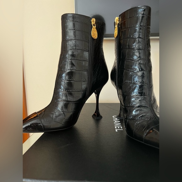 Chanel Heeled Boots Pre Fall 2019 Collection - Picture 10 of 13